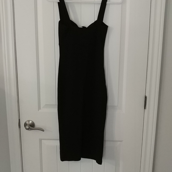 Black dress - Picture 4 of 4